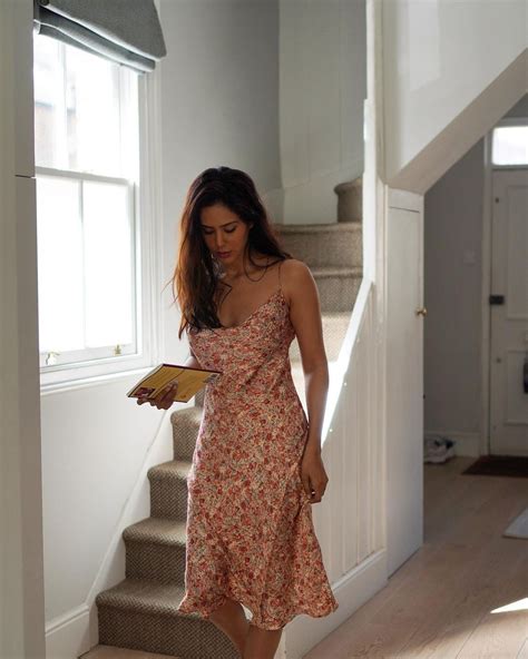 Sonam Bajwa Makes Heads Turn In Slip Dress, Check Out The。